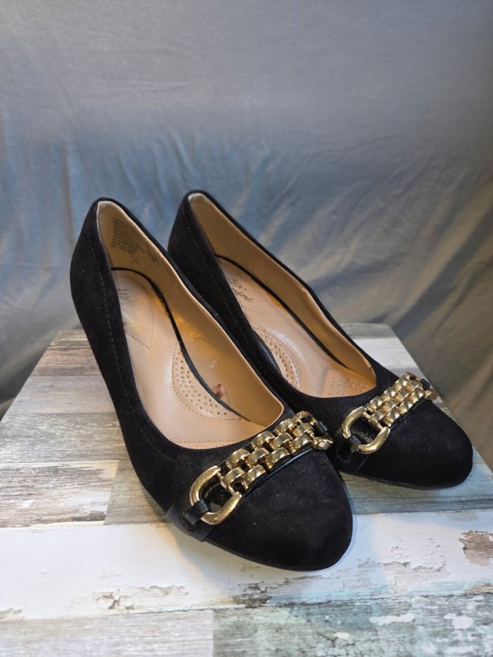Women 7 Dexflex Comfort Blk Cushioned Arch Support Gold Chain Round Toe Wedge